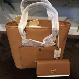 Michael Kors Fulton wallet only